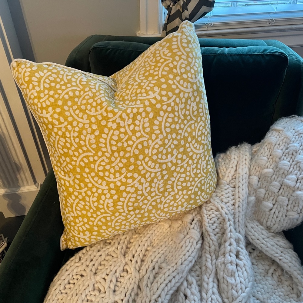 Beautiful linen/polyester pillow